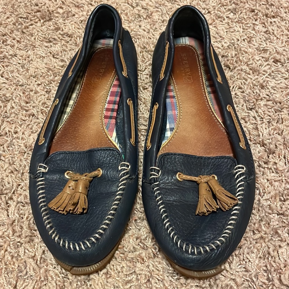 Sperry Topsider leather navy with tan detailing shoes, cute detailing! 8 1/2